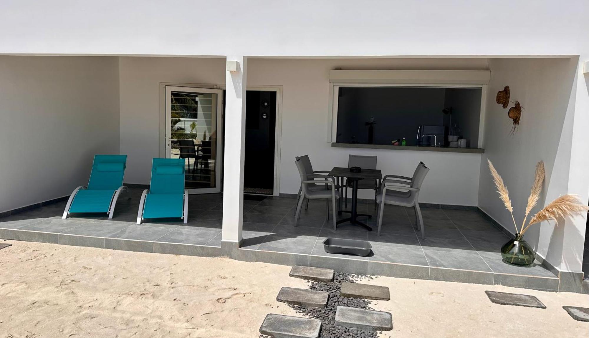 Pension Irivai, Appartement Rava 1 Chambre Bord De Mer ウツロア エクステリア 写真